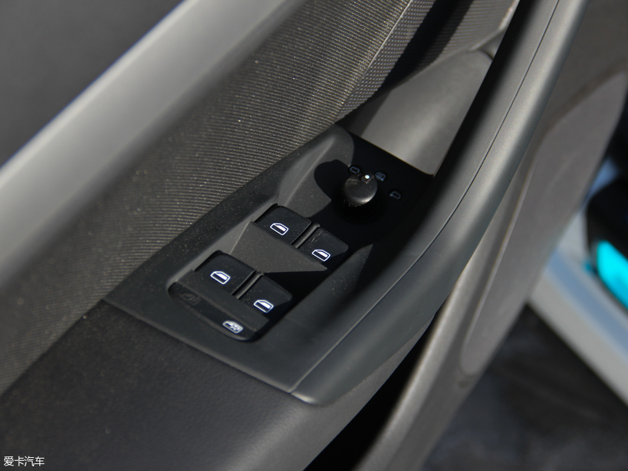 2016?yun)WQ3 35 TFSI I(lng) ذ