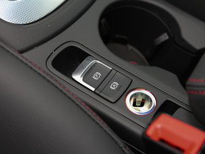 2016款35 TFSI quattro 25周年全时四驱特别版 驻车制动器
