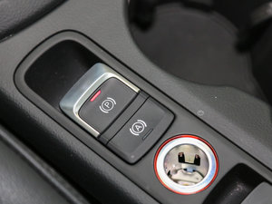 2016款30 TFSI 风尚型 驻车制动器