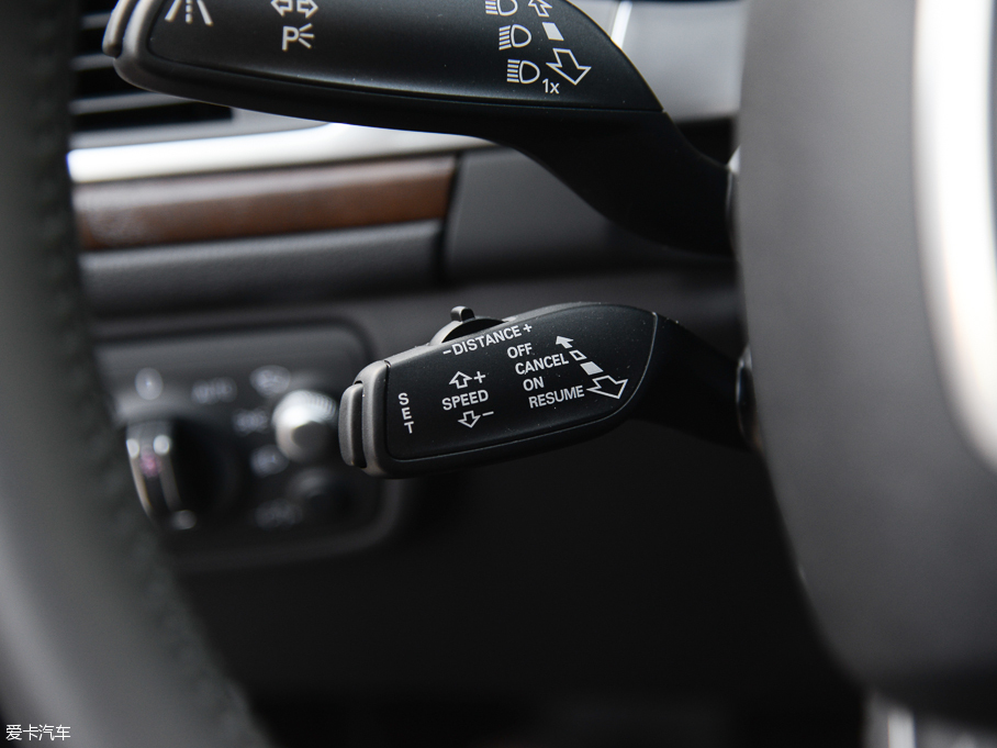 2016WA6L 45 TFSI quattro \(yn)