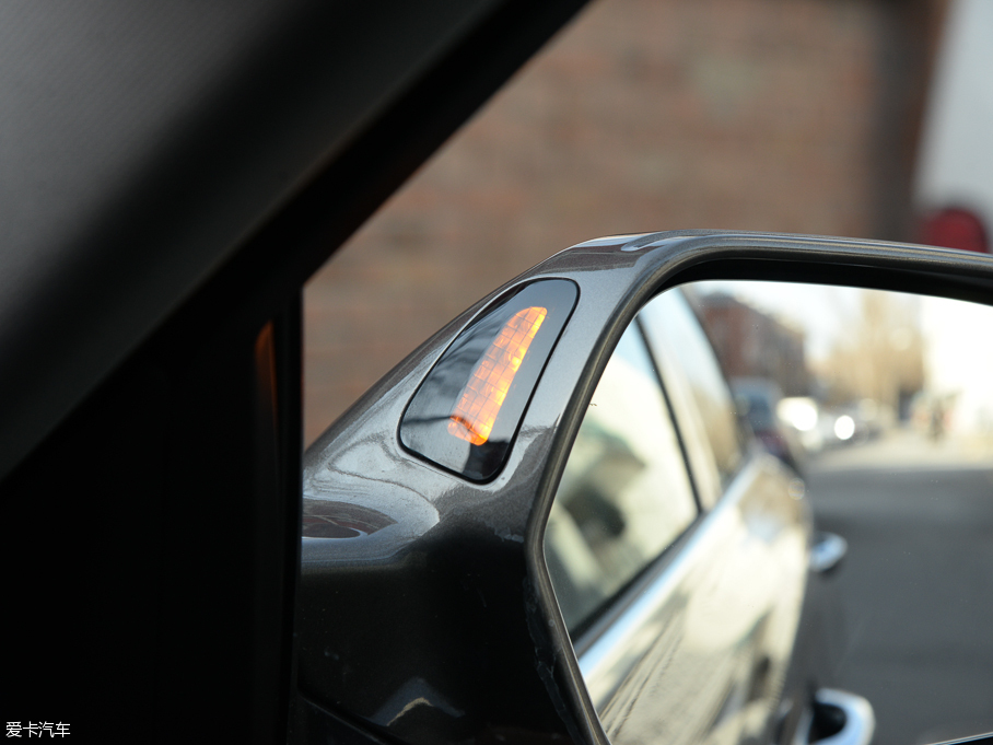 2016WA6L 45 TFSI quattro \(yn)