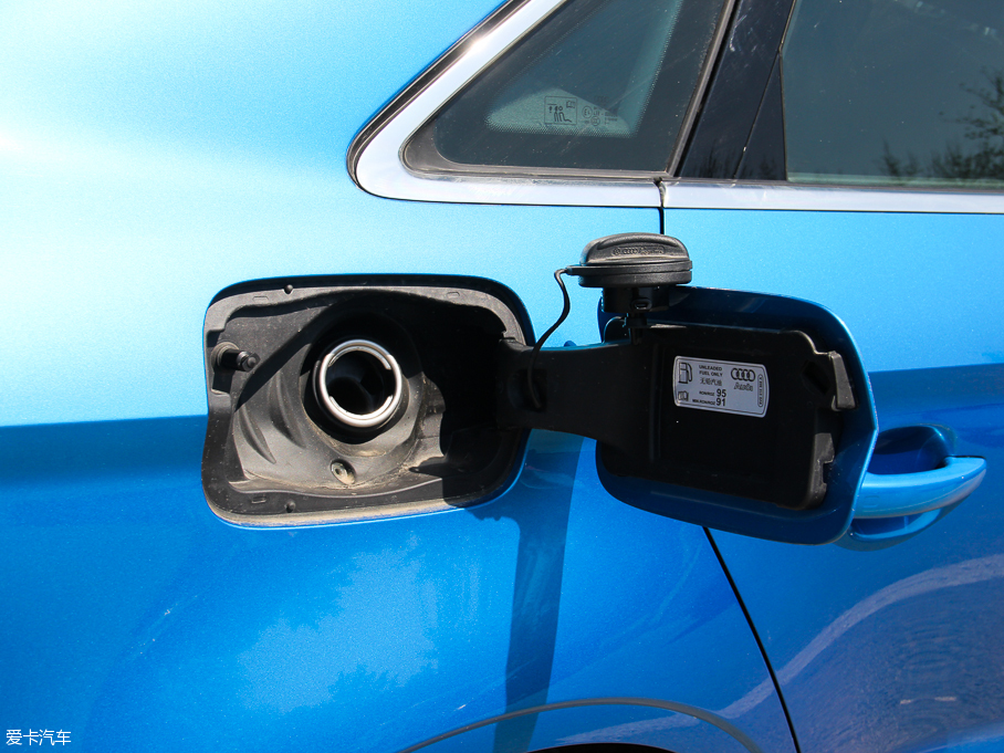 2016?yun)WA3 Limousine 40 TFSIL(fng)