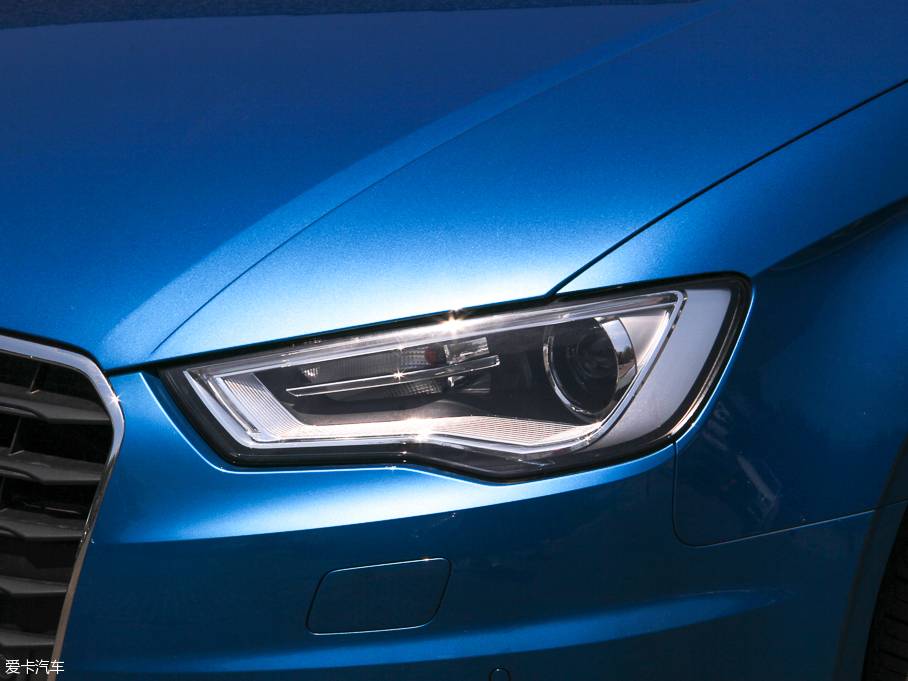 2016?yun)WA3 Limousine 40 TFSIL(fng)