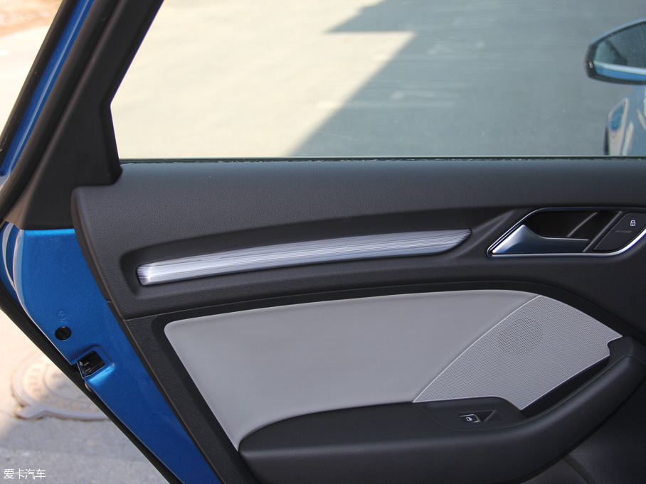 2016WA3 Limousine 40 TFSIL