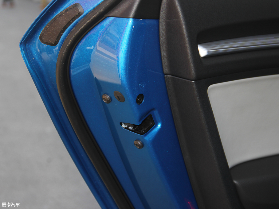 2016WA3 Limousine 40 TFSIL