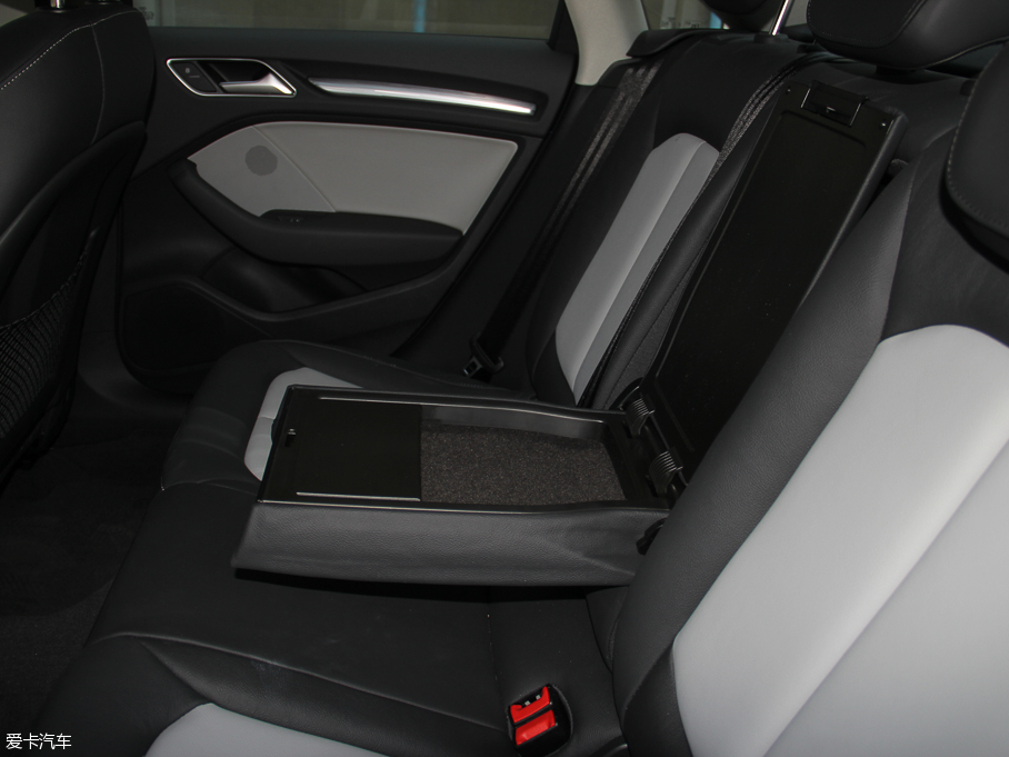 2016WA3 Limousine 40 TFSIL