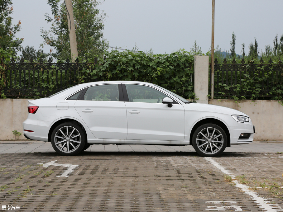 2016WA3 Limousine 35 TFSI 25؄e