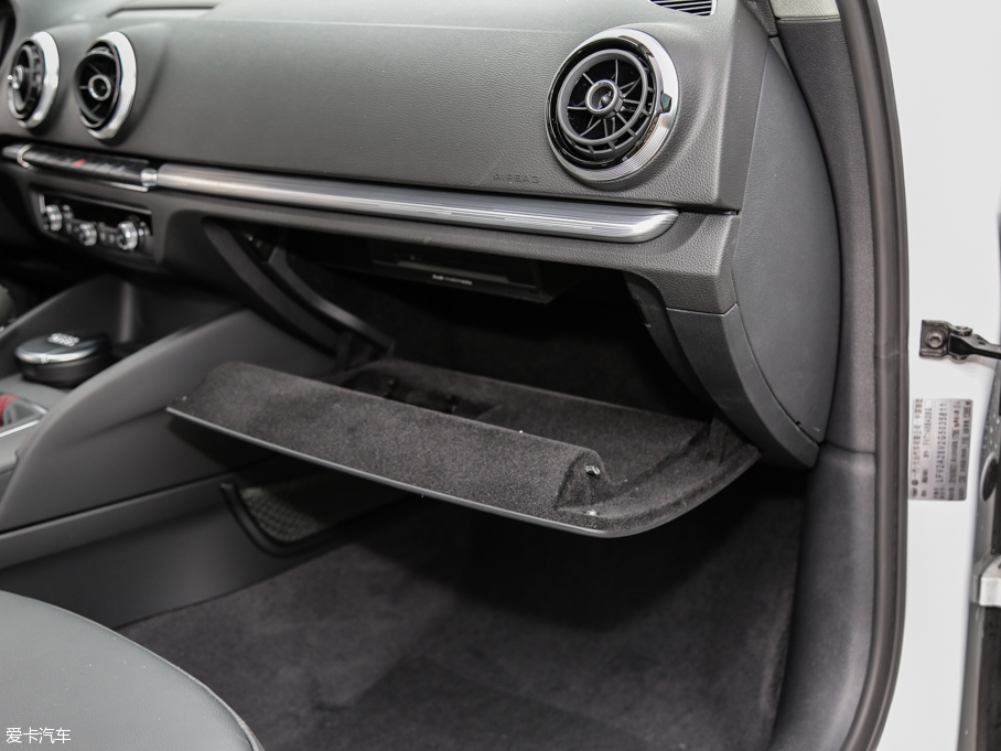 2016WA3 Limousine 35 TFSI 25؄e