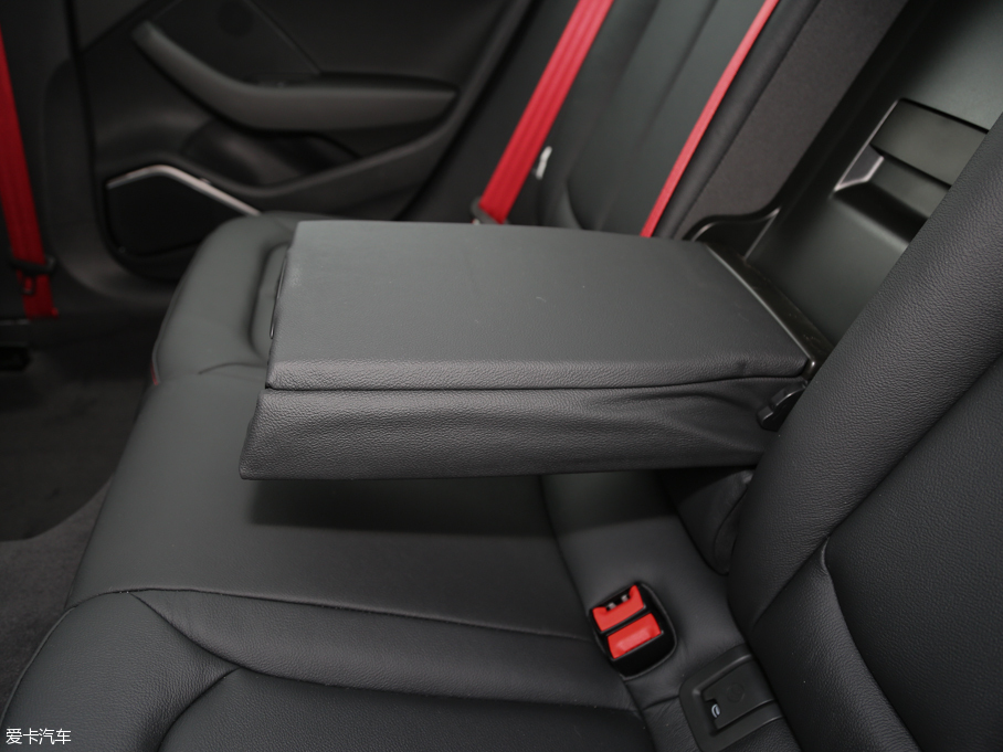 2016?yun)WA3 Limousine 35 TFSI 25؄e