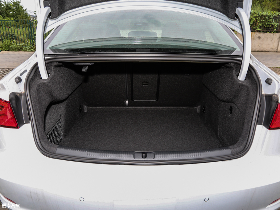 2016?yun)WA3 Limousine 35 TFSI 25؄e