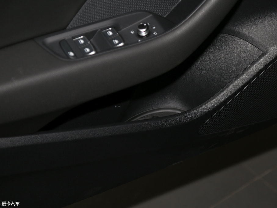 2016?yun)WA3 Limousine 35 TFSIL(fng)