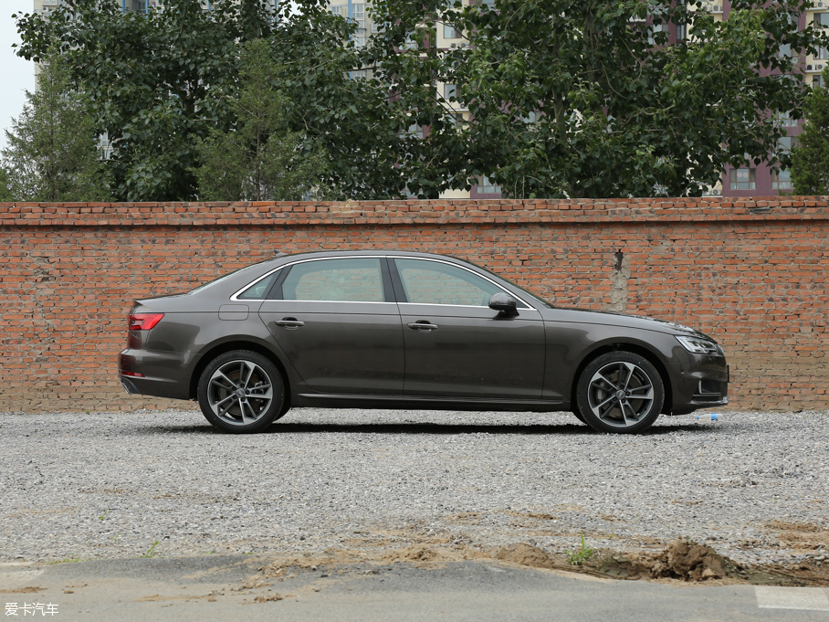 2017WA4L 45 TFSI quattro \