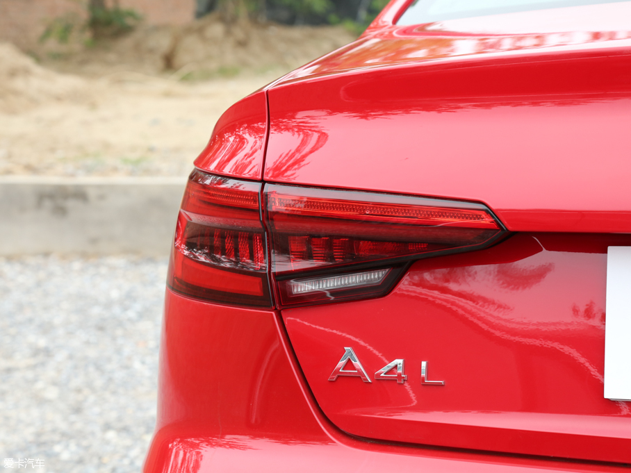 2017WA4L 45 TFSI quattro \(yn)