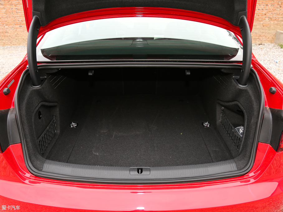 2017WA4L 45 TFSI quattro \(yn)