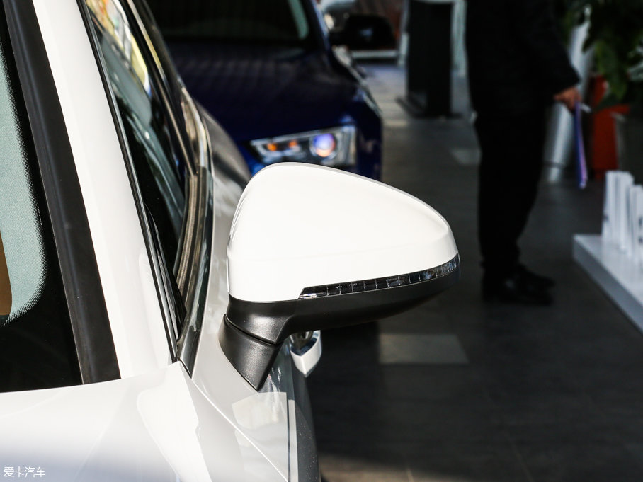 2017?yun)WA4L 40 TFSI L(fng)