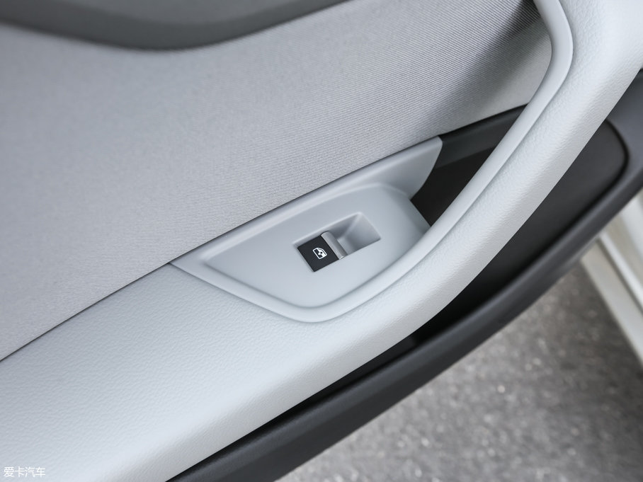 2017WA4L 40 TFSI M(jn)ȡ