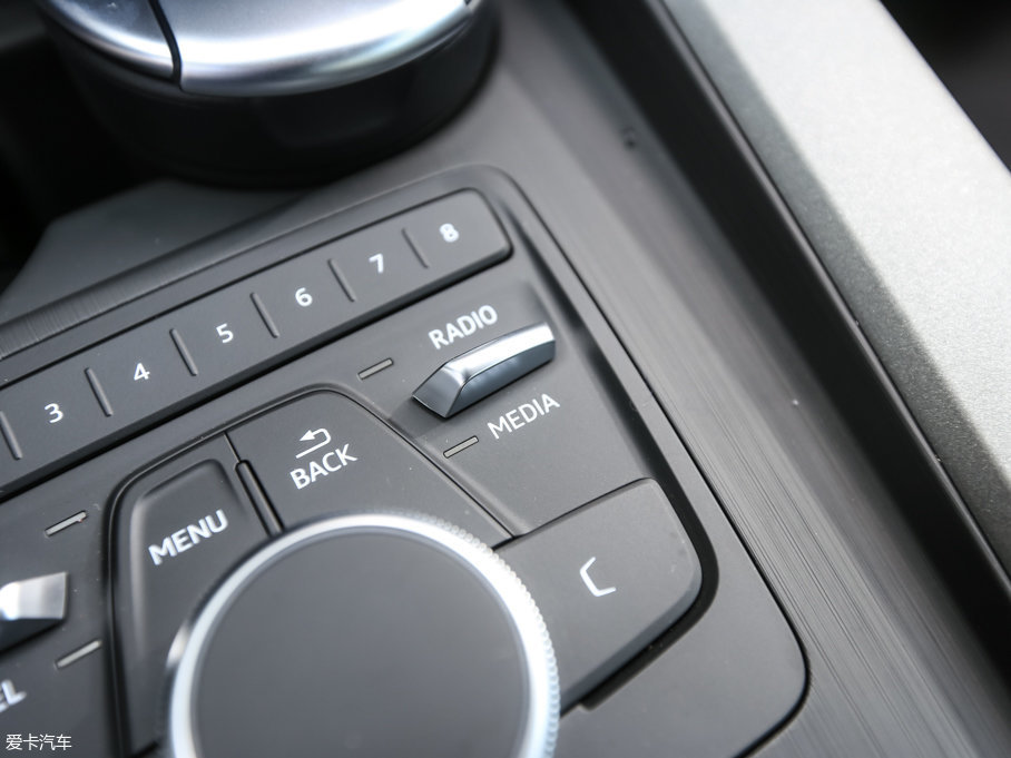 2017WA4L 40 TFSI Mȡ