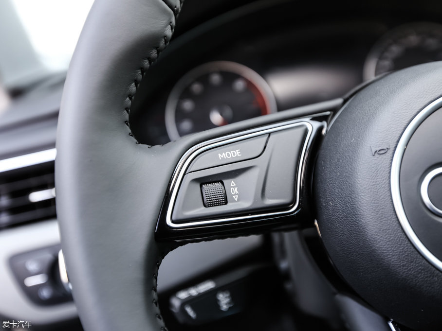 2017?yun)WA4L 40 TFSI M(jn)ȡ