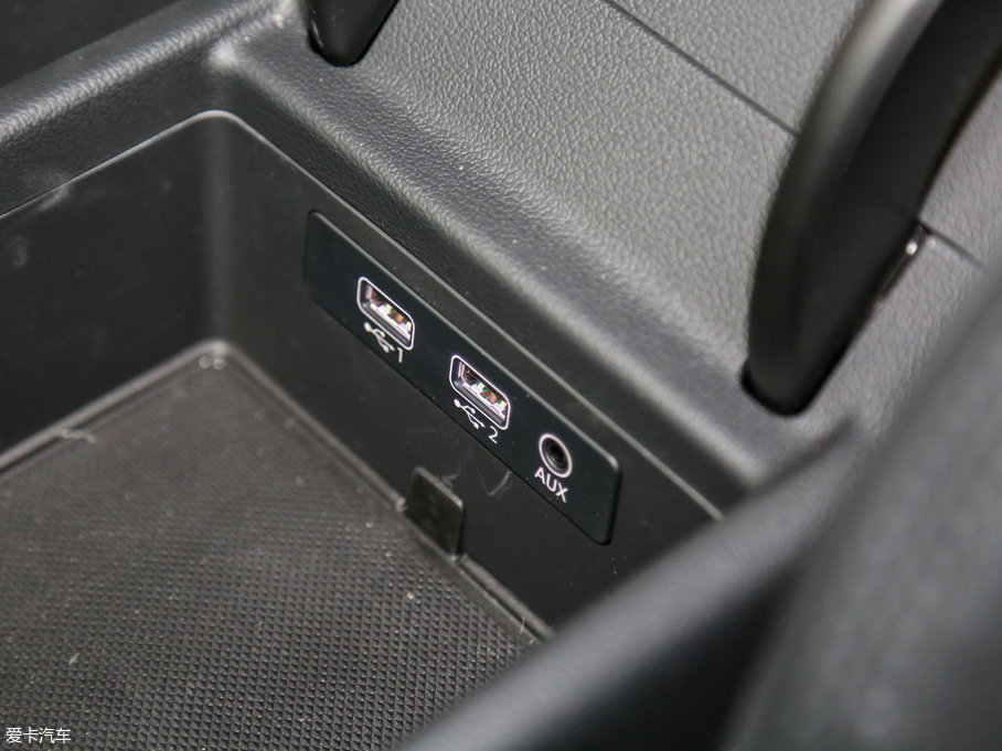 2017?yun)WA4L 40 TFSI L(fng)