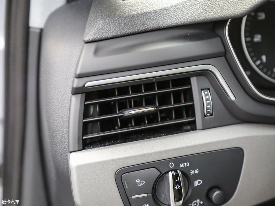 2017WA4L 40 TFSI M(jn)ȡ