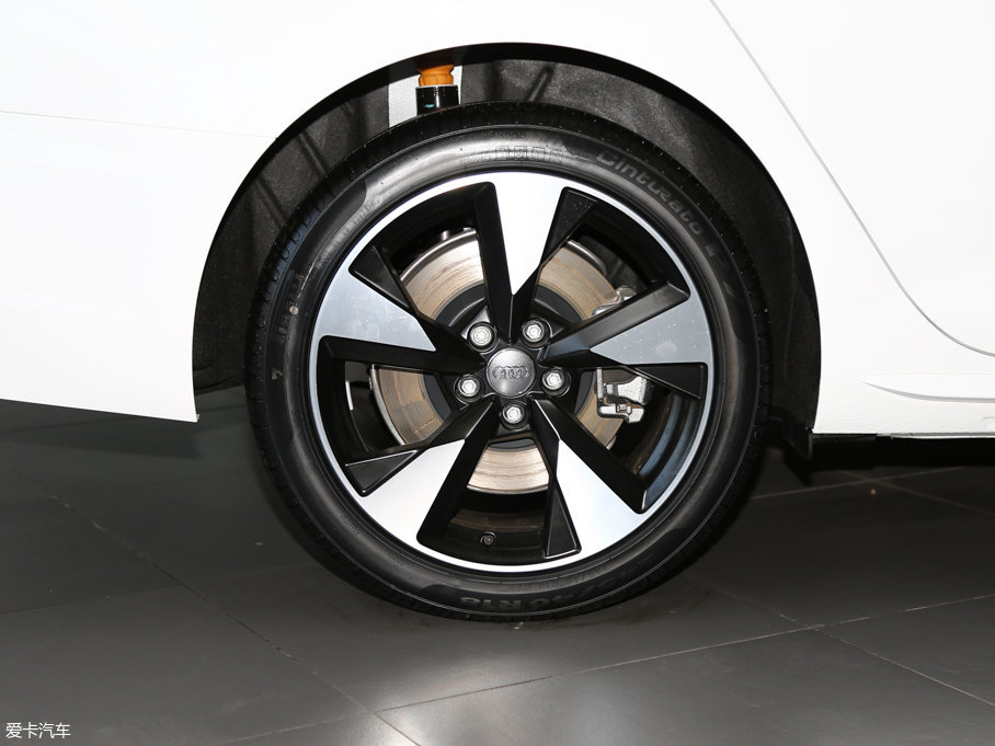 2017WA4L 45 TFSI quattro ؄e