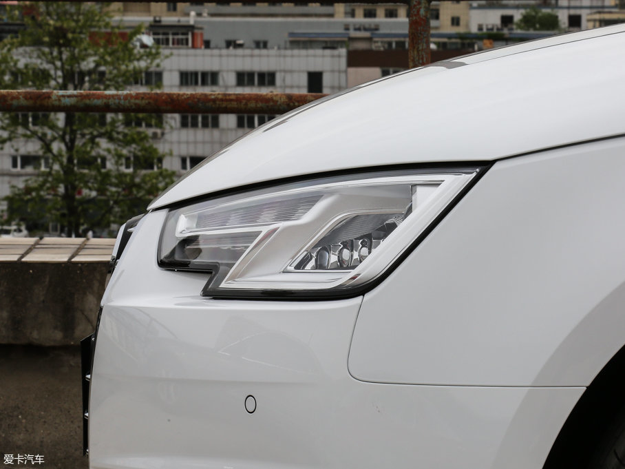 2017?yun)WA4L Plus 40 TFSI r(sh)