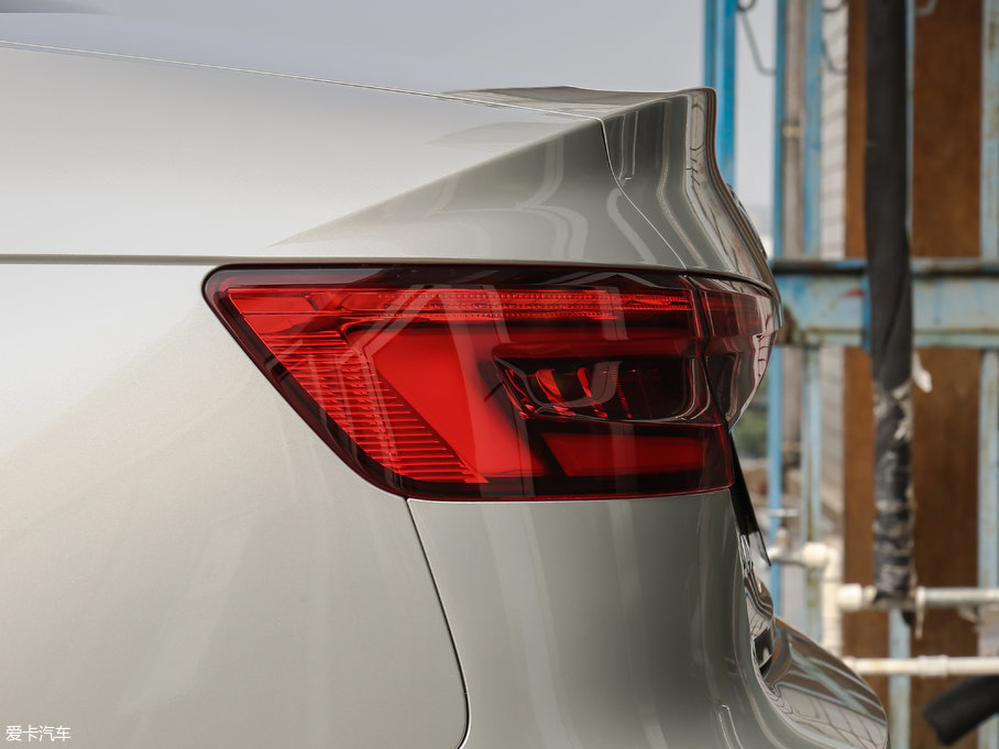 2017WA4L Plus 40 TFSI L