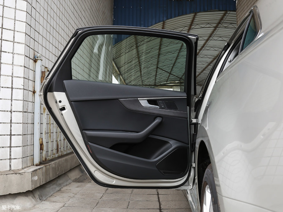 2017WA4L Plus 40 TFSI L