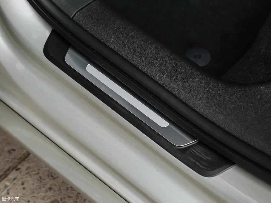 2017WA4L Plus 40 TFSI L