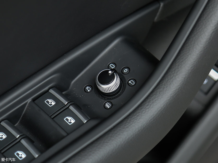 2017?yun)WA4L Plus 40 TFSI L(fng)