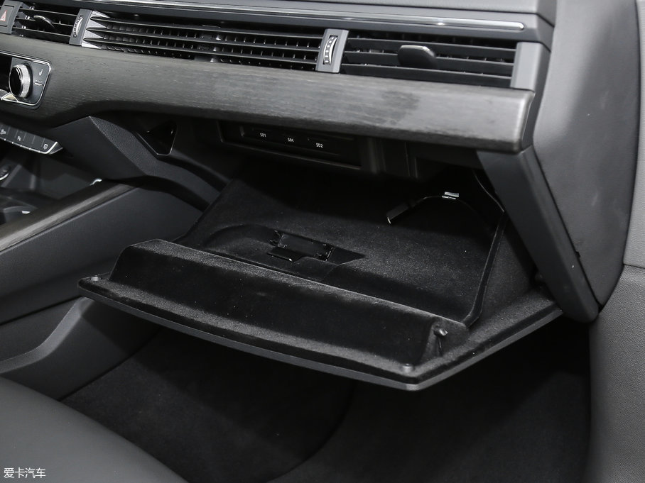 2017?yun)WA4L Plus 40 TFSI L(fng)