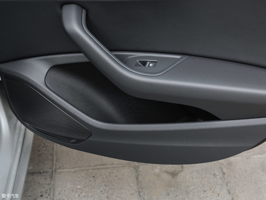 2017?yun)WA4L Plus 40 TFSI L(fng)