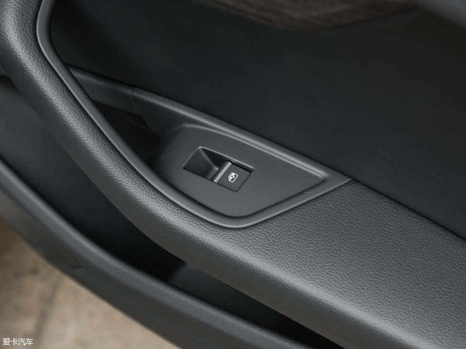 2017WA4L Plus 40 TFSI L