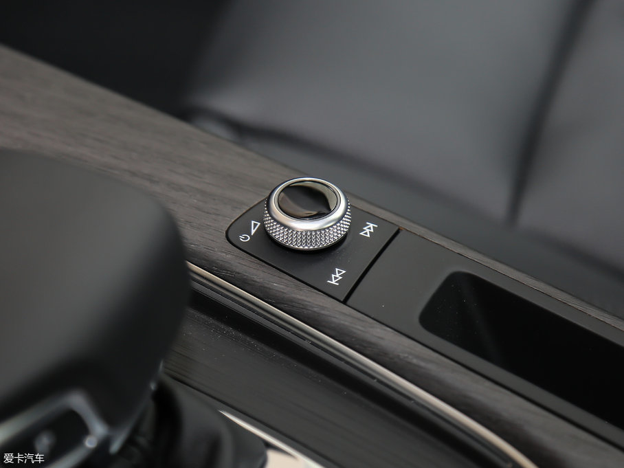 2017WA4L Plus 40 TFSI L