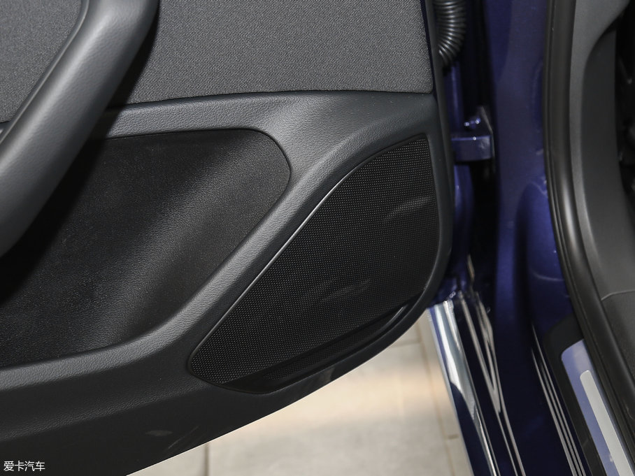 2017WA4L Plus 40 TFSI M(jn)ȡ