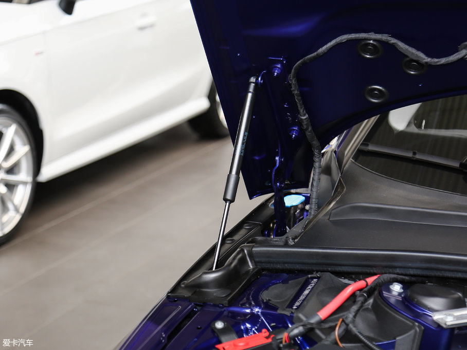 2017WA4L Plus 40 TFSI M(jn)ȡ