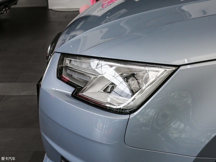 2017WA4L Plus 40 TFSI M(jn)ȡ