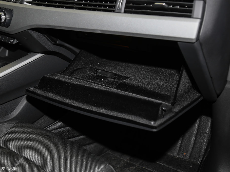 2017?yun)WA4L Plus 40 TFSI M(jn)ȡ