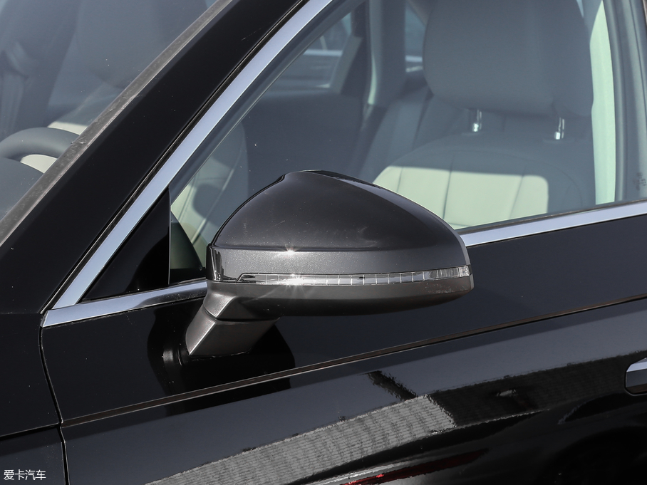 2017?yun)WA4L Plus 40 TFSI r(sh)