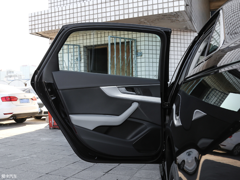 2017WA4L Plus 40 TFSI r