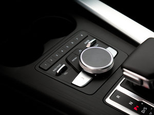 201745 TFSI quattro \ {