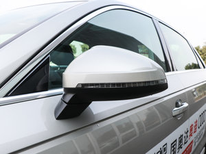 201745 TFSI quattro L ^