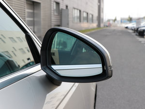 201745 TFSI quattro L ^