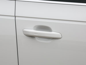 2017Plus 40 TFSI r ^