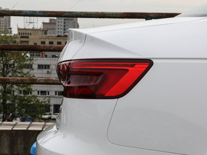 2017Plus 40 TFSI r ^