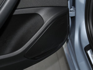 2017Plus 40 TFSI Mȡ g