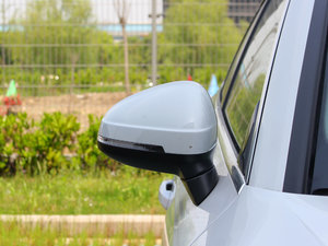 201745 TFSI quattro L ^