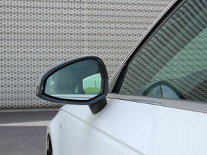 201745 TFSI quattro L ^