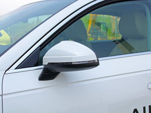 201745 TFSI quattro L ^