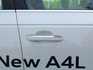 201745 TFSI quattro L ^